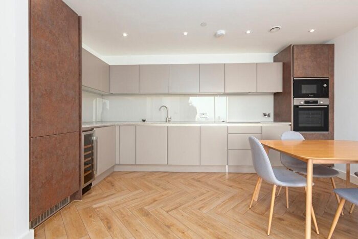 2 Bedroom Flat To Rent In Anaconda Cut, Greengate, M3
