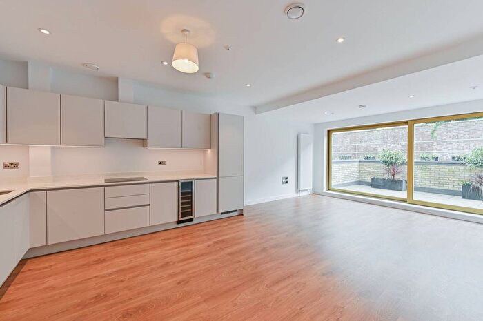 3 Bedroom Flat For Sale In Carpenters Mews, Wandsworth, London, SW17