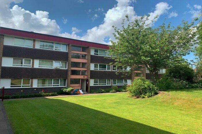 3 Bedroom Flat To Rent In Elm Close, Nottingham, NG3