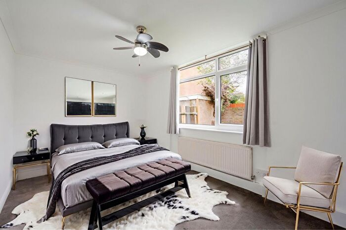 2 Bedroom Flat To Rent In Pompadour Close, Brentwood, CM14