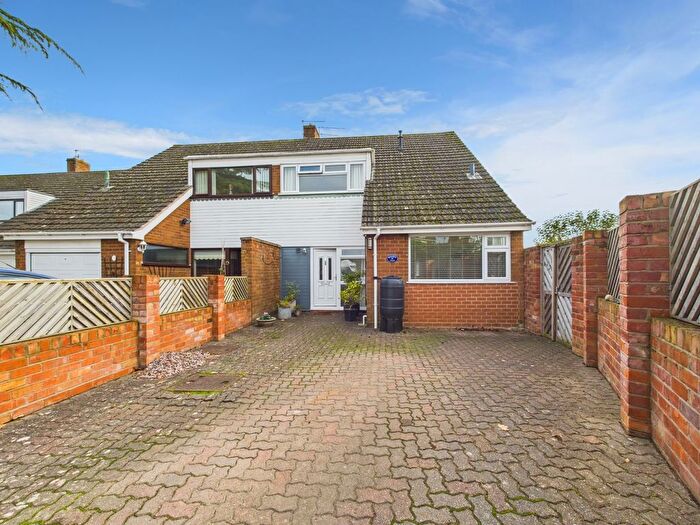 3 Bedroom Semi Detached House For Sale In Pearmain Close, Worcester, Worcestershire, WR2