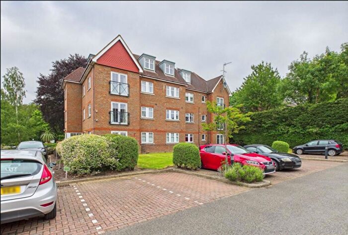 2 Bedroom Flat For Sale In Rickmansworth Road, Watford, WD18