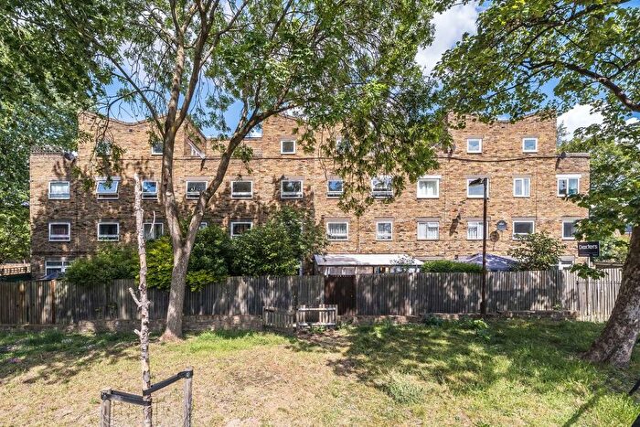 3 Bedroom Flat To Rent In Union Road, Clapham, SW4