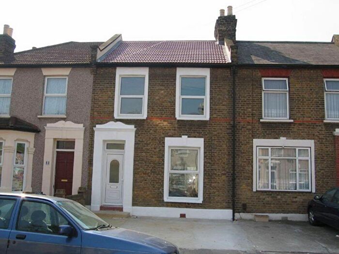 3 Bedroom House To Rent In Grange Road Ilford, IG1