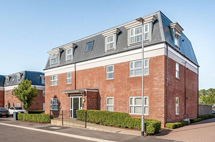 2 Bedroom Flat For Sale In Ash Grove, Shenley, Radlett, WD7