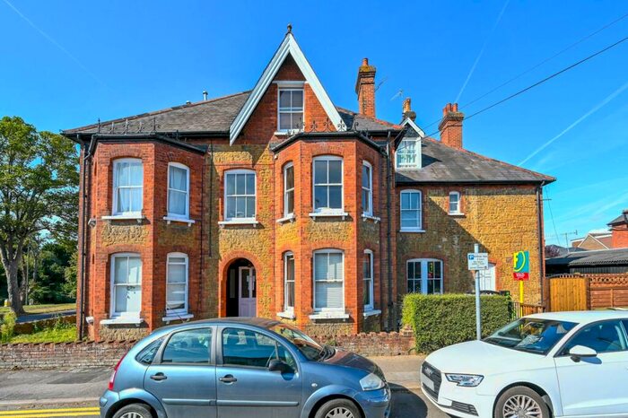 Studio To Rent In York Road, Guildford, GU1