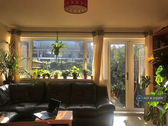 2 Bedroom Maisonette To Rent In Dunnett House, London, E3