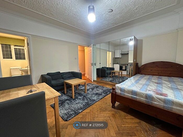 Studio To Rent In Wendover Court, London, NW2