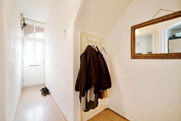 1 Bedroom Flat For Sale In Gladstone Avenue, London, N22