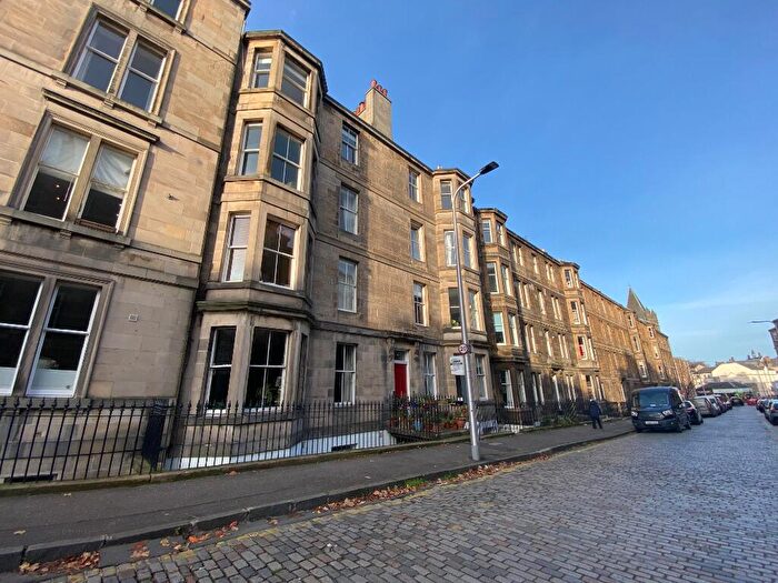 3 Bedroom Flat To Rent In Leslie Place, Comely Bank, Edinburgh, EH4