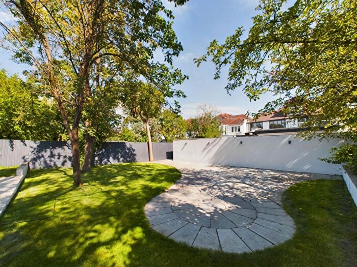 1 Bedroom Flat For Sale In Brondesbury Park, London, NW6