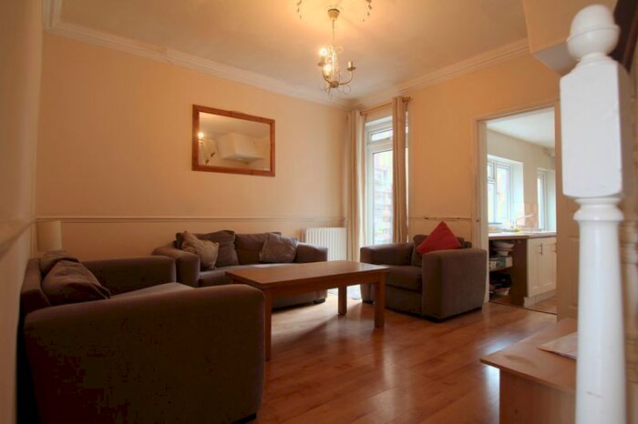 4 Bedroom Semi-Detached House To Rent In Walford Road, Uxbridge, UB8