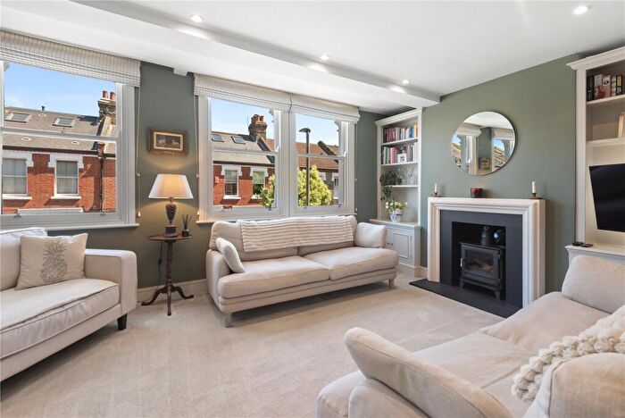 3 Bedroom Maisonette For Sale In Blandfield Road, London, SW12