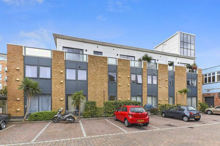 2 Bedroom Flat To Rent In Vista Building, Bow Road, London, E3