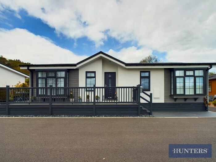 2 Bedroom Mobile/park Home For Sale In Sun Valley Road, Scarborough, YO12