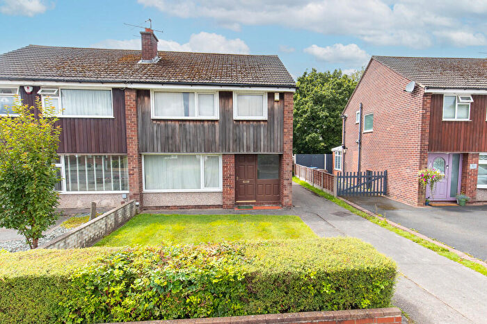 3 Bedroom Semi Detached House For Sale In Renshaw Drive, Walton-le-dale, PR5