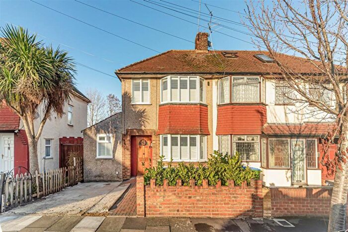 4 Bedroom Semi Detached House To Rent In Bracondale Road, Abbey Wood, SE2