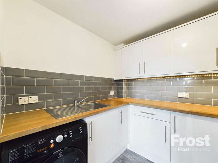 1 Bedroom Apartment To Rent In Missenden Gardens, Burnham, Buckinghamshire, SL1