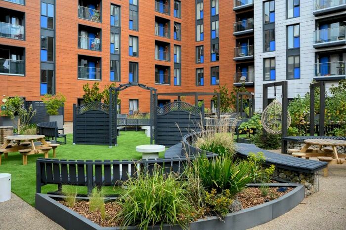 2 Bedroom Apartment To Rent In Queensway, Southampton, Hampshire, SO14