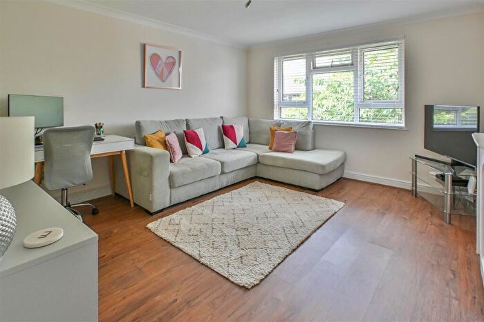 1 Bedroom Apartment For Sale In Britannia Road, Warley, Brentwood, CM14