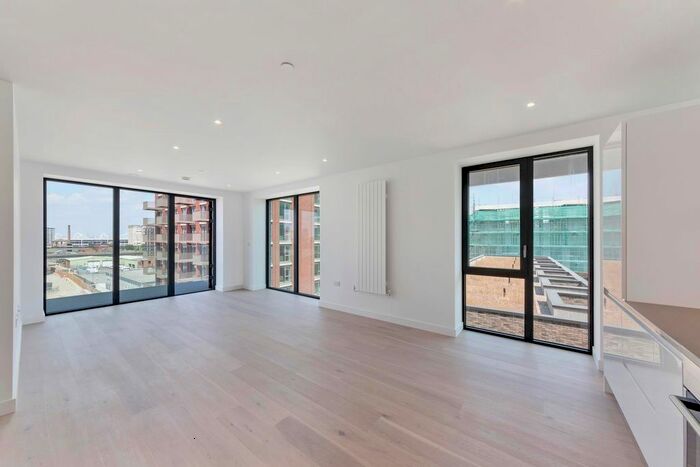 1 Bedroom Flat To Rent In Fairwater House, Royal Wharf, London, E16