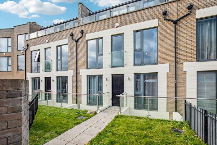 5 Bedroom Terraced House To Rent In Gunnersbury Mews, Gunnersbury, W4