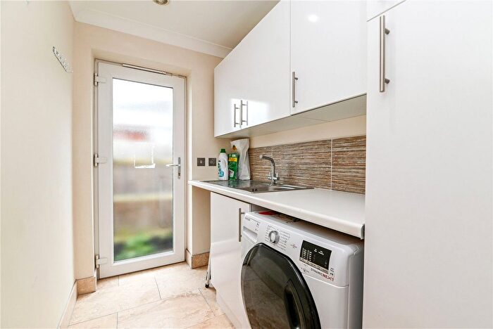 2 Bedroom Bungalow For Sale In Roebuck Close, New Milton, Hampshire, BH25