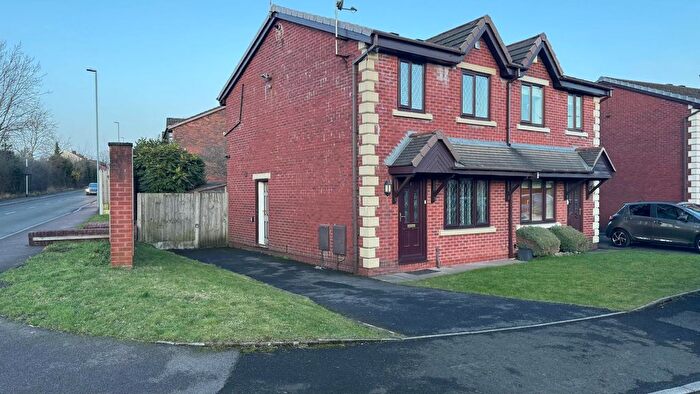 3 Bedroom Semi-Detached House To Rent In Porritt Close, Rochdale, OL11