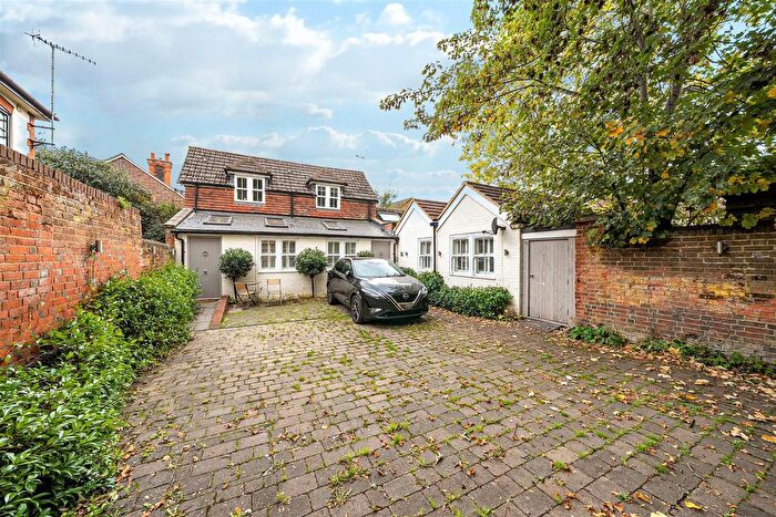 2 Bedroom Mews To Rent In Wharf Road, Guildford, GU1