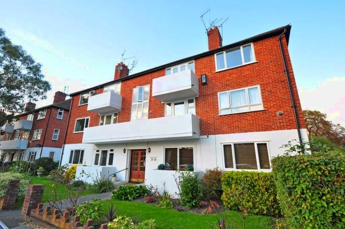 2 Bedroom Apartment To Rent In River Court, Maidenhead, Berkshire, SL6
