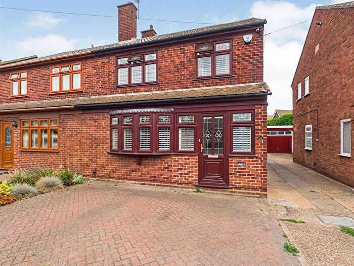3 Bedroom Semi Detached House For Sale In The Sorrells, Stanford-Le-Hope, SS17
