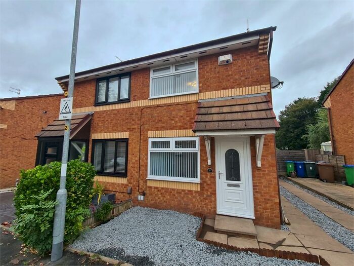 2 Bedroom Semi-Detached House To Rent In Lynway Grove, Middleton, Manchester, Lancashire, M24