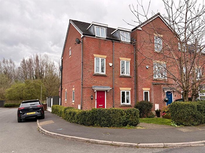 4 Bedroom Mews For Sale In Heathlea, Hindley Green, Wigan, WN2