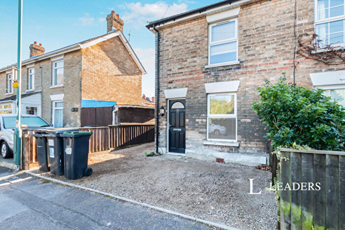 Terraced House To Rent In North Road, BH7