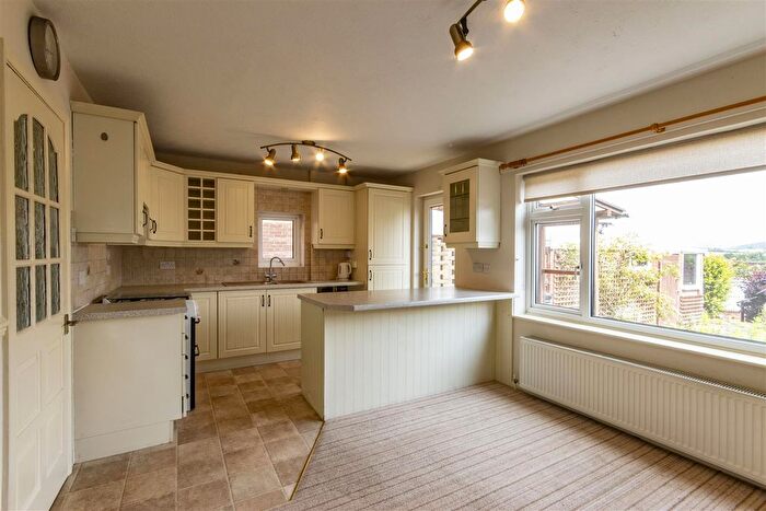 3 Bedroom Detached House For Sale In Lancaster Road, Chesterfield, S41