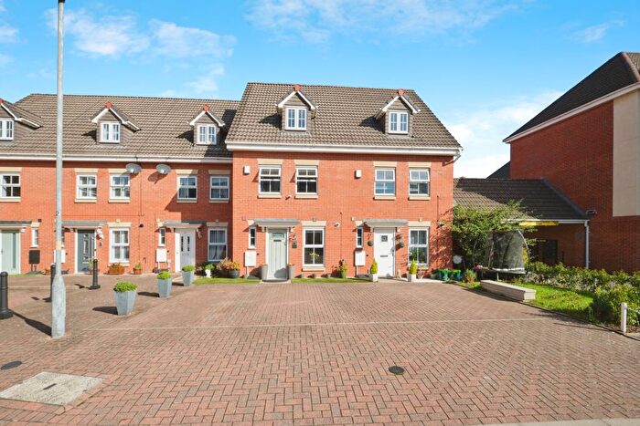 3 Bedroom Town House For Sale In School Drive, Birmingham, B34