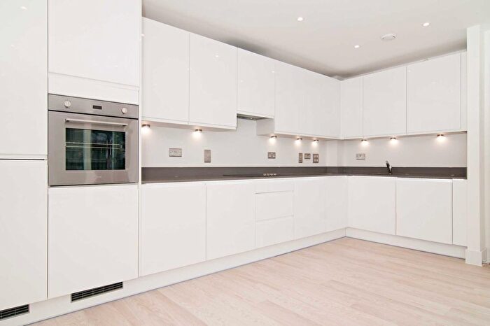 2 Bedroom Flat To Rent In Lakeside Drive, Park Royal, NW10