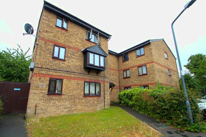 1 Bedroom Studio To Rent In Blacksmiths Close, Chadwell Heath, Romford, RM6