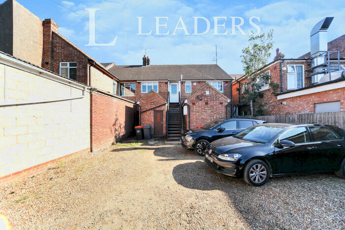2 Bedroom Apartment To Rent In Clifton Road -, LU6
