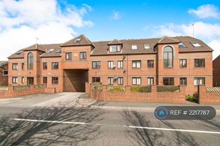 2 Bedroom Flat To Rent In Hanover Court, Morley, Leeds, LS27