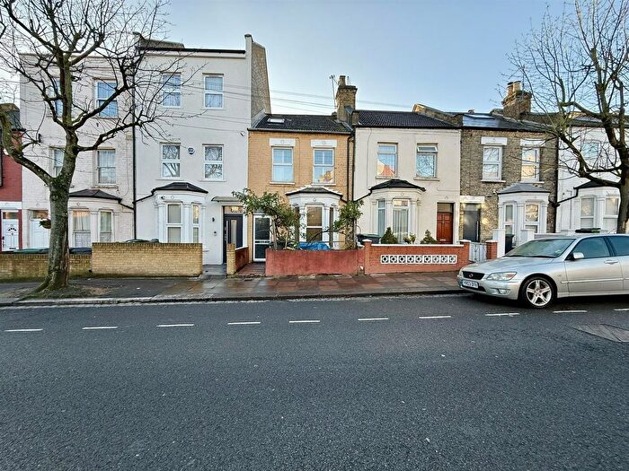 4 Bedroom Property For Sale In Craven Park Road, London, N15