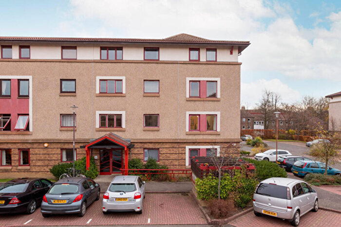 2 Bedroom Flat To Rent In North Werber Place, Edinburgh, EH4
