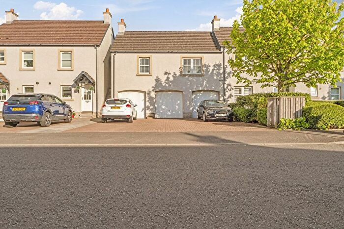 1 Bedroom Flat To Rent In Kirklands, Glasgow, PA4