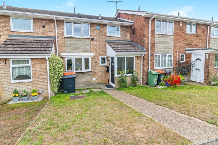 3 Bedroom Terraced House For Sale In Jardine Way, Dunstable, LU5