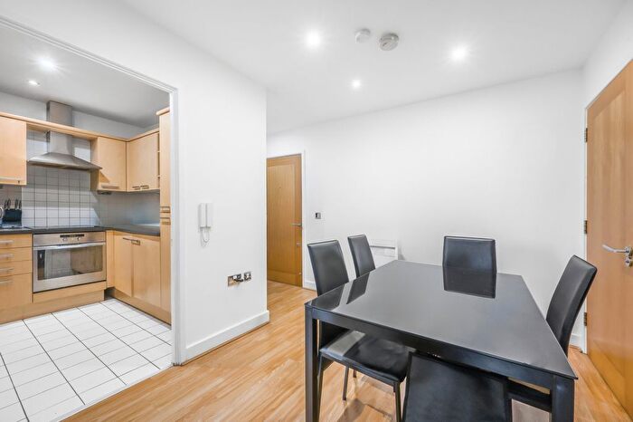 1 Bedroom Flat For Sale In Switch House, Blackwall Way, E14