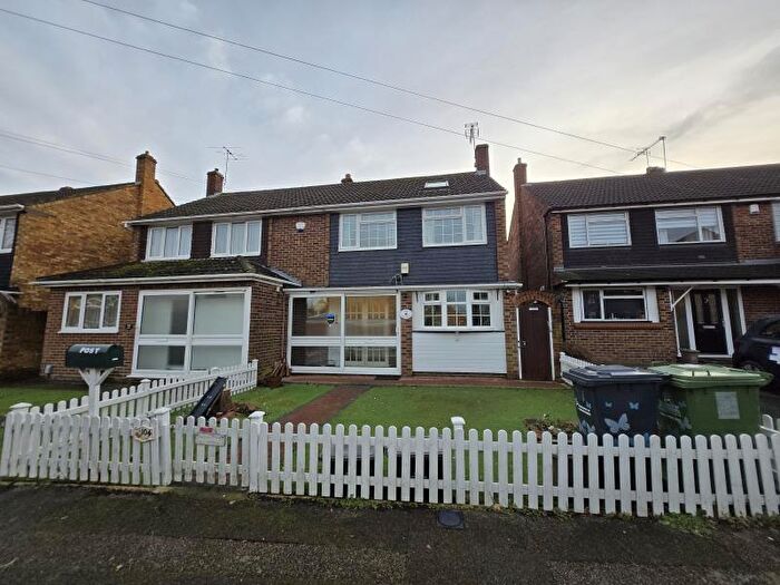 3 Bedroom Terraced House To Rent In Prospect Road, Cheshunt, EN8