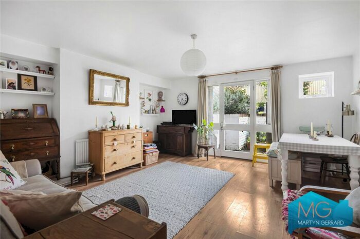 2 Bedroom Apartment For Sale In Camden Road, Camden, NW1