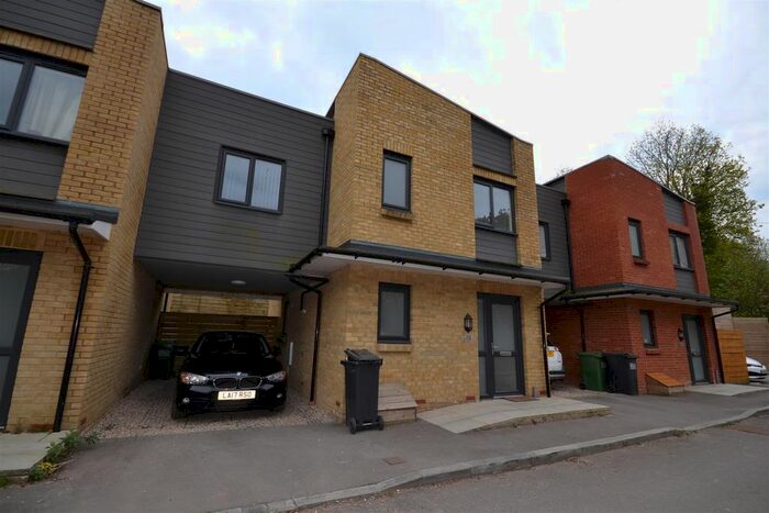 3 Bedroom Link Detached House To Rent In Bishop Avenue, Hastings TN35