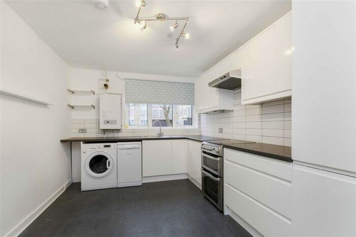 2 Bedroom Flat To Rent In Woffington Close, Kingston Upon Thames, KT1