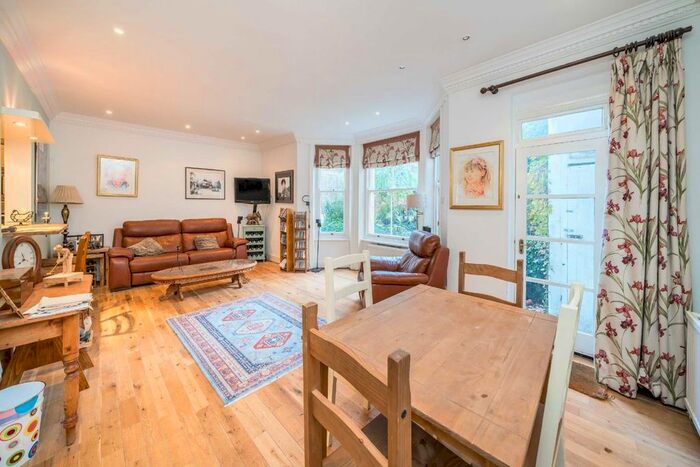 3 Bedroom Flat To Rent In Penywern Road, London, SW5